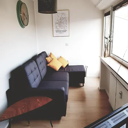 Charming Maisonette With Sun Terrace دوسلدورف
