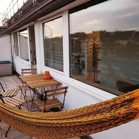 Charming Maisonette With Sun Terrace Appartamento Düsseldorf